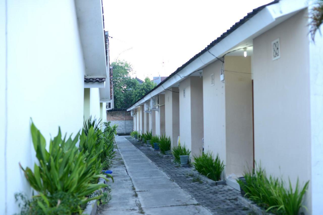 Reddoorz Syariah Plus Near Banyuwangi Airport Exterior foto