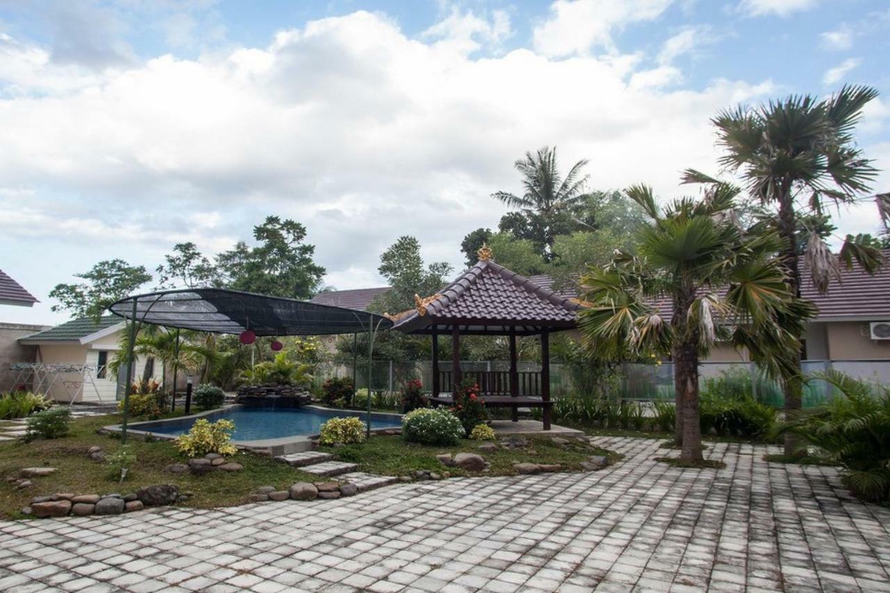Reddoorz Syariah Plus Near Banyuwangi Airport Exterior foto